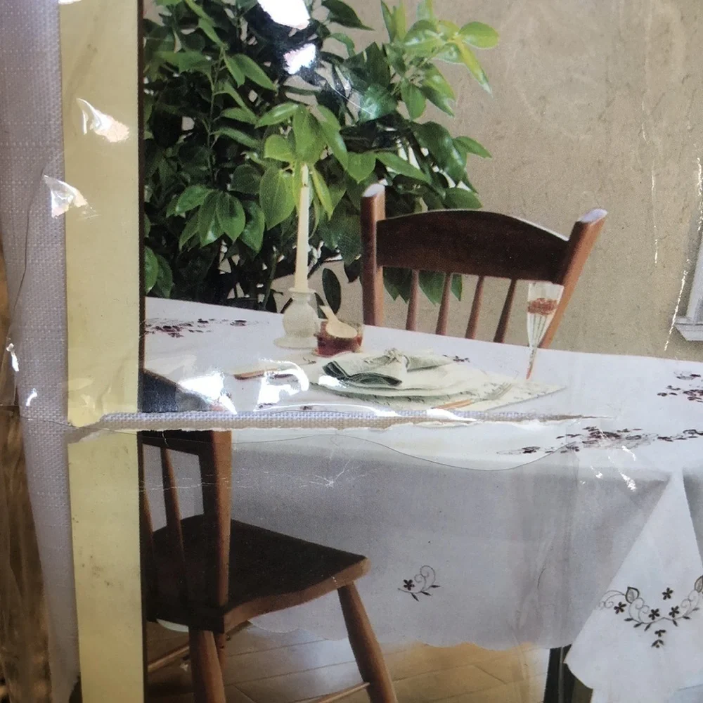 NEW POLYESTER WORKS LILAC TABLECLOTH 60x 104”